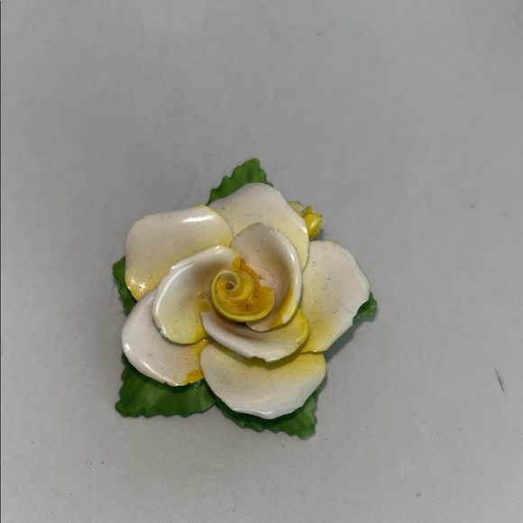 Yellow and White Rose Brooch VTG - Picture 1 of 2